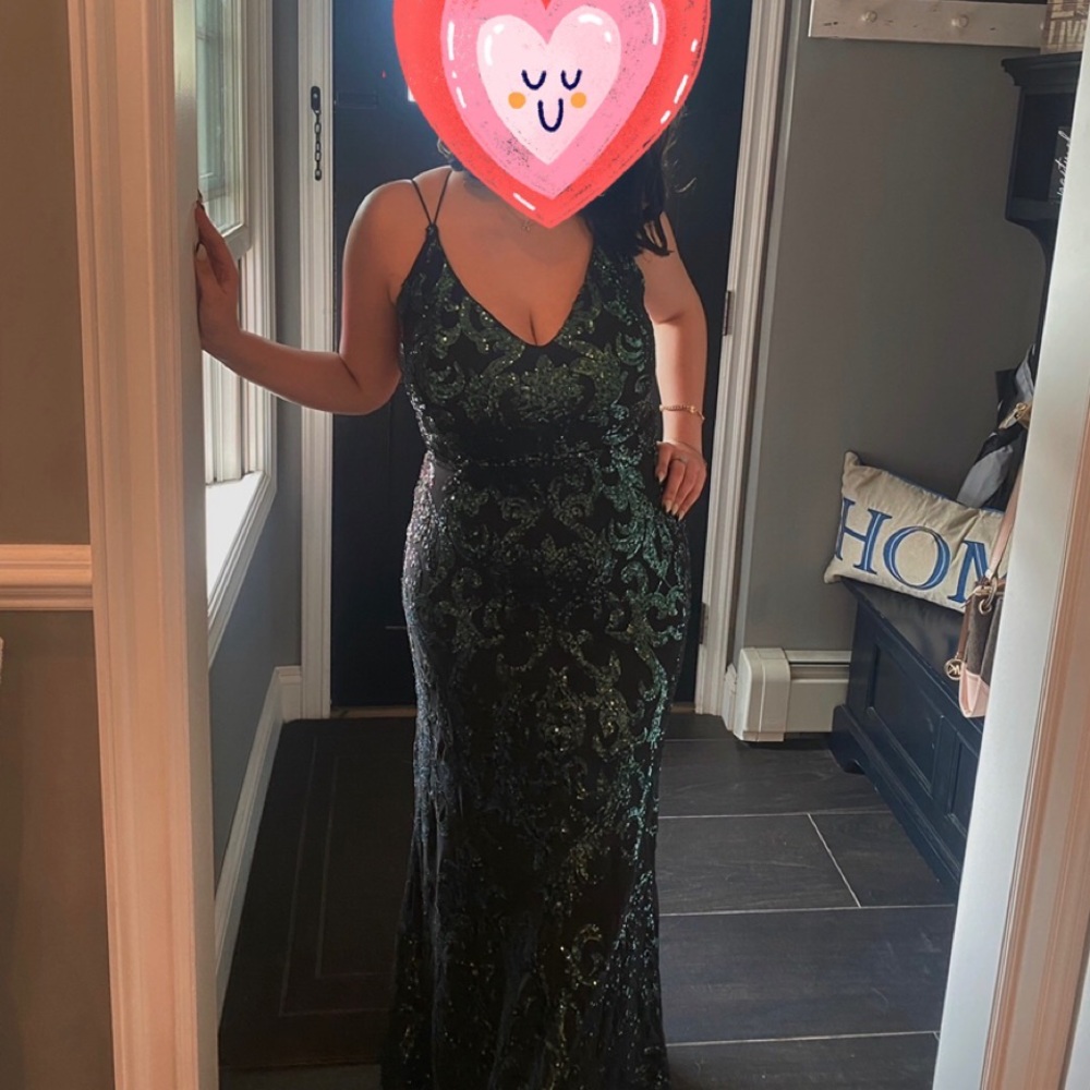 Emerald Green Sparkly Prom Dress. ONLY WORN ONCE‼️‼️‼️‼️‼️